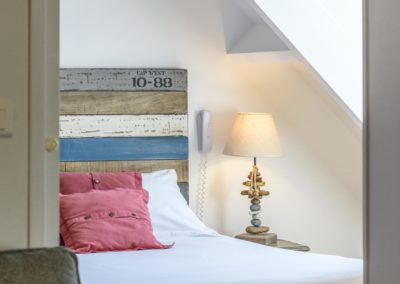 Chambre avec un lit double